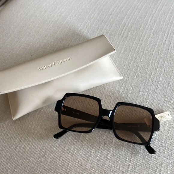 Velvet Canyon | Accessories | Velvet Canyon Tv Eyes | Poshmark display picture 3